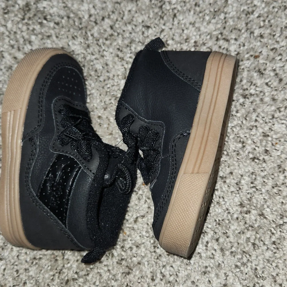 OshKosh B'Gosh Hi Tops Size 4